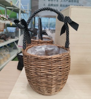 wicker plant pot with plastic liner